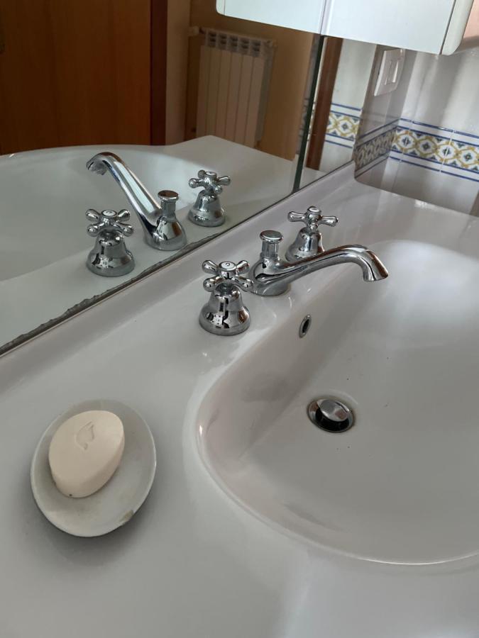 B&B Le Tre Rose Di Maria ペダーラ エクステリア 写真