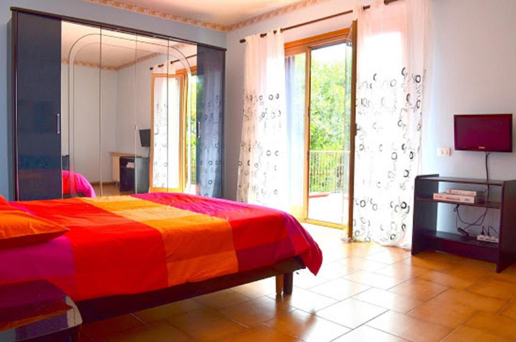 B&B Le Tre Rose Di Maria ペダーラ エクステリア 写真