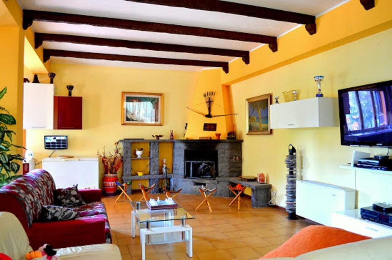 B&B Le Tre Rose Di Maria ペダーラ エクステリア 写真